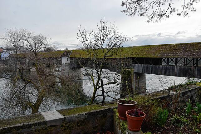Sie genießt einen besonderen Schutz – die historische Holzbrücke von Bad Säckingen.