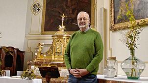Schlossherr Alexander Schwabe freut sich, dass sich in der Kirche weiterhin Brautpaare beider christlicher Konfessionen trauen lassen ...