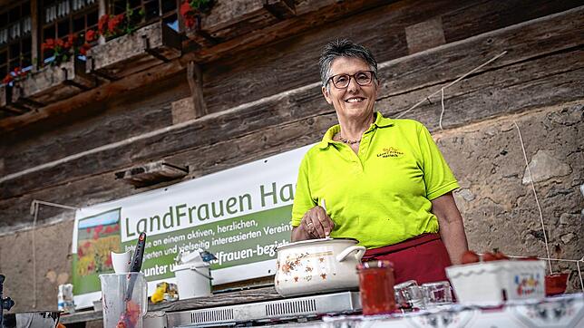 Der Landfrauenverein Haslach serviert am Samstag, 7. Juni, im Freilichtmuseum Köstlichkeiten rund um die Erdbeere. Foto: Hans-Jörg Haas