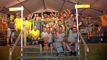 Beste Stimmung herrscht bei allen Mannschaften anlässlich des Handwerkerwettbewerbs. Am Ende stemmt das Team des Malerfachbetriebs ...
