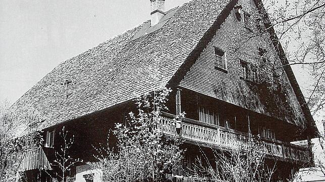 Seit fast 220 Jahren steht es an der Bahnhofstraße: Das Schwarze Tor im Jahr 1967, bevor es später renoviert wurde.