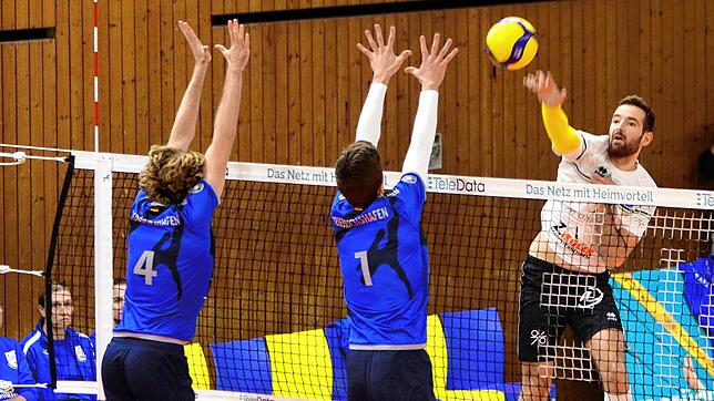 Richard Schaugg (rechts, hier im Spiel gegen die YoungStars Friedrichshafen) war einer der Pluspunkte beim TSV Mimmenhausen, der dem TV ...