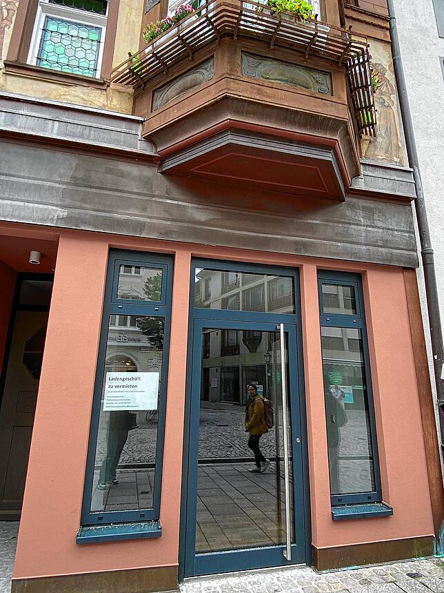 Das Blumenstock-Haus wurde aufwändig saniert, jetzt wird ein Pächter für das Ladengeschäft gesucht.