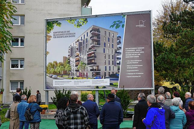 Spatenstich im November 2019: 20 Millionen Euro investierte die städtische Wohnbau beim Start in die Nachverdichtung des Quartiers. Zwei ...