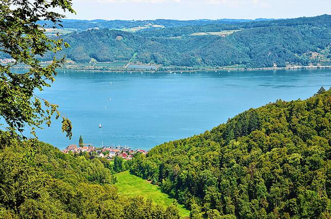 Schönste Aussicht auf den Bodensee bietet eine Wandertour auf dem Bodanrück.