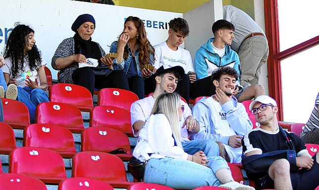 Bild 15: Verbandsligaderby zwischen SC Pfullendorf und FC Singen gewinnt der SCP mit 3:1