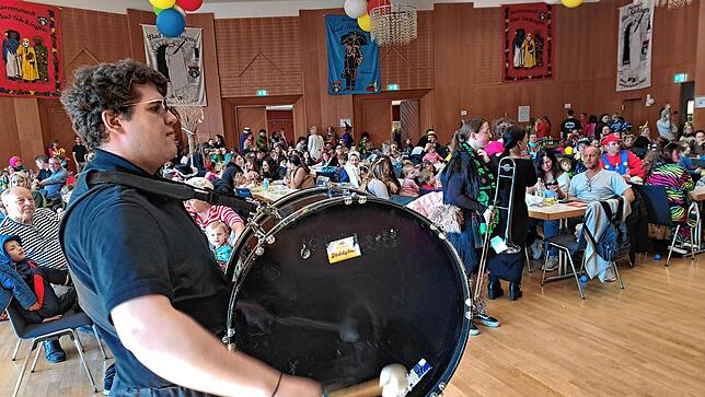 Die Bad Säckinger Guggenmusiken übernehmen die musikalische Unterhaltung beim Kinderball im Kursaal.