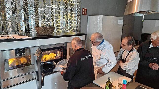 Bild 2: Kochen wie Gott in Deutschland: Bertold Sibers letzter Kochkurs in Stockach - Die besten Momente