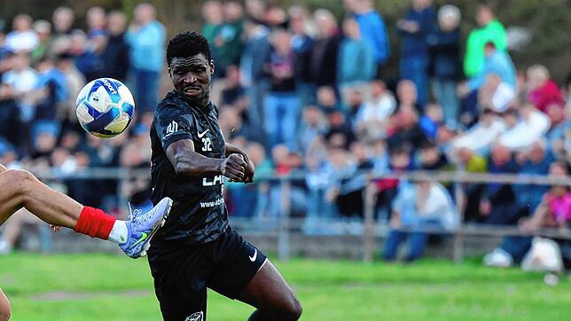 Oumar Coulibaly sorgte fürs erste Tor beim 2:0-Erfolg des ESV Südstern Singen über den VfR Hausen.