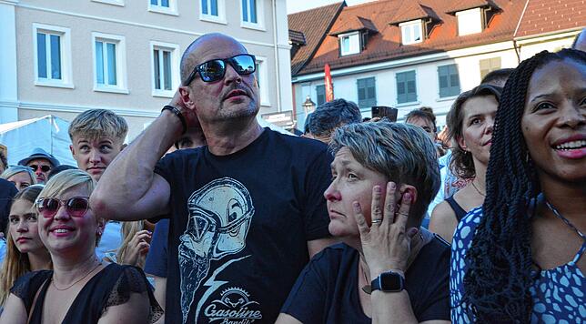 Bild 7: Gute Stimmung beim dritten Konzertabend des Markdorf Open-Air 2025