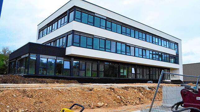 Auf der Zielgeraden: Der Neubau der Firma Aptar in Eigeltingen steht kurz vor der Fertigstellung. Bei optimalem Ablauf könnten die ...