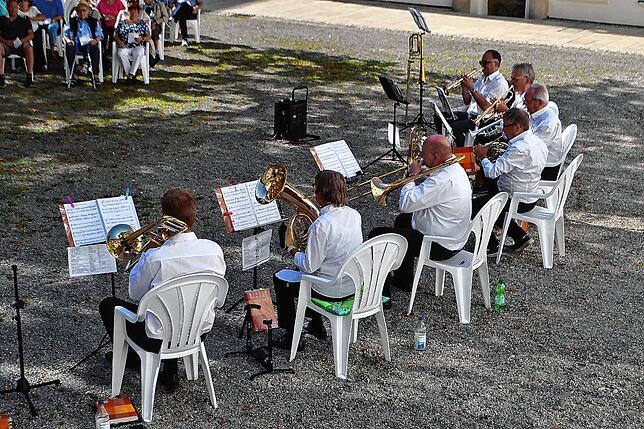 Mitglieder des Bläserchors Meßkirch-Ostrach-Pfullendorf beim 8. Serenadenkonzert.