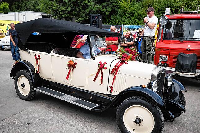 Mit diesem wunderschönen alten Citroen aus dem Jahre 1927 fuhr Florian Hangarter aus Bankholzen zum Bohlinger Oldtimertreffen.