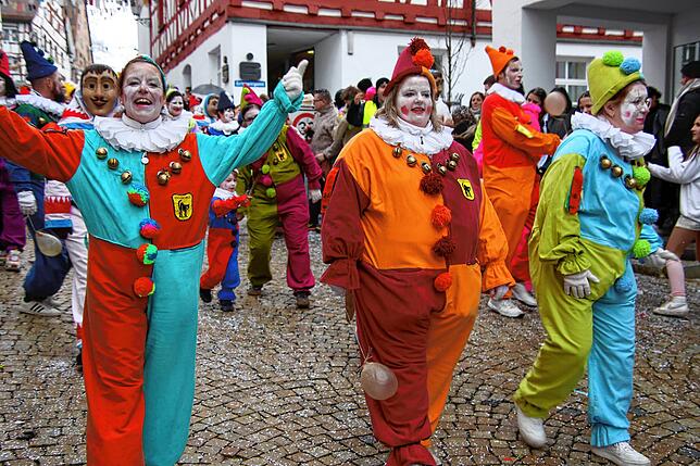 Bunt und lustig: die Narrenzunft Nibelgau aus Leutkirch im Allgäu