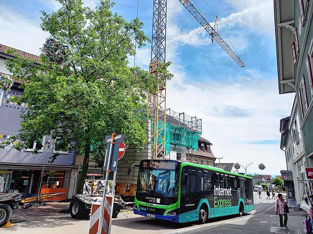 Selbe Stelle, selbes Motiv, fast ein Jahr her: Dieses Foto stammt aus dem Juni 2024. Auch damals stand der große Baukran schon. Seither ...