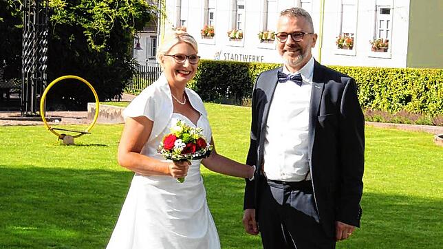 Sandra und Holger Siebert mussten ihre Hochzeit im März wegen der Corona-Krise verschieben. Jetzt hat sich das Paar aus Tiengen nun ...