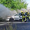 Beim Eintreffen der Feuerwehr wurden umgehend Löschmaßnahmen mit Wasser eingeleitet. Dabei trugen die Feuerwehr Atemschutzgeräte.