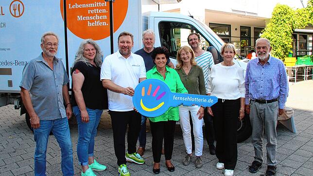 Axel Schädler (Leitung Tafel Engen), Christine Ghazouani (Leitung Tafellager), Stephan Masch (Vertreter der deutschen Fernsehlotterie), ...