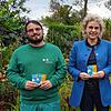 Gärtnermeister Jens Büchle (von links), Petra Dorfmeister, erste Beigeordnete von Waldshut-Tiengen, und Silke Ostermann, Leiterin des ...