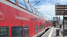 Zwischen Hausach und St. Georgen hat sich die Fahrzeit für die Schwarzwaldbahn (Symbolbild) verdoppelt. Vor allem die lange Wartezeit im ...