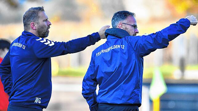 Da geht&lsquo;s lang: Die beiden Rheinfelder Trainer Werner Gottschling (links) und Peter Johann geben ab Samstag ihren Spielern auf dem ...