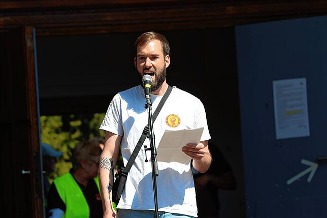Gewerkschafter Lars Hofmann bezeichnet die Zustände im Einzelhandel als unzumutbar.