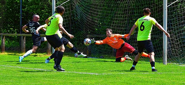 Bild 24: SV Eschbach siegt 3:0 bei Spitzenreiter SG FC Wehr/Brennet II – und wir haben Fotos!