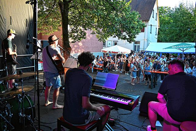 Bild 5: Sommer, Musik, gute Laune: So feierte Gurtweil das Gurtwiil Open Air 2025 - Das sind die besten Bilder