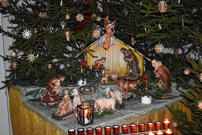 Die Weihnachtskrippe in der Brendener Kirche wurde 2020 zum letzten Mal mit Mesnerin Gisela Isele aufgebaut.