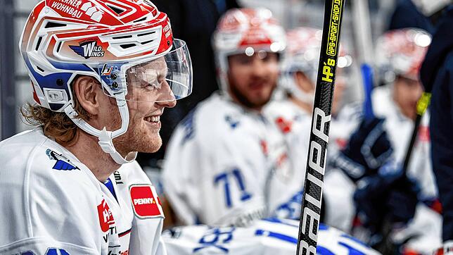 Bei seinem Debüt im Schwenninger Trikot erzielte Brett Pollock (links) gegen Nürnberg auf Anhieb einen Treffer. Nun will er auch beim ...
