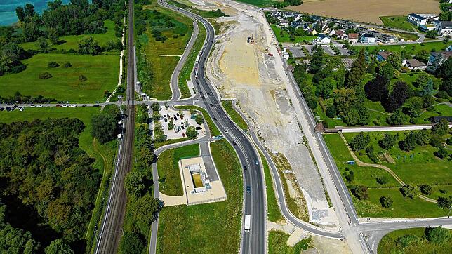 Die gute Nachricht ist: Hier wird der Tunnel Hegne gebaut. Die nicht so gute: Sobald es windet, wird eine große Menge an Staub ins Dorf ...