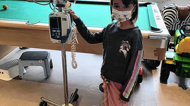 Die sechsjährige Yara aus Singen hat einen Hirntumor und verbringt derzeit viel Zeit bei Ärzten und in Kliniken.