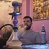 Patrik Engler raucht eine Wasserpfeife in der Shisha-Bar Maghreb in VS-Schwenningen. Diese Bars erfreuen sich seit Jahren wachsender ...