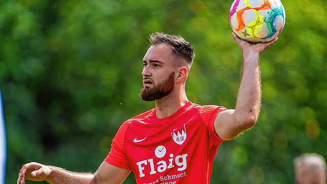Keine Chance: Emir Muratovic und der FC Tiengen 08 verloren bei der U23 des Bahlinger SC mit 1:5.