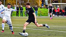 Zug zum Tor: Fabian Behringer kommt zu spät, Kian Andree hat schon abgezogen und erzielt das zweite seiner drei Treffer zum 3:0-Sieg der ...