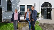 Pfarrer Sebastian Degen (rechts) und die Kirchengemeinderäte Heiner Nickles und Tina Klaiber.