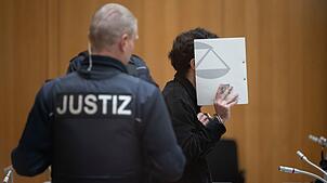 Im Verfahren nach dem tödlichen Messerangriff auf dem Mannheimer Marktplatz hat sich der Anklagte Sulaiman A. ein letztes Mal vor dem ...