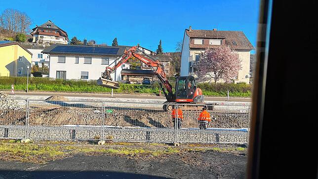 Es wird fleißig gebaggert und gebaut.