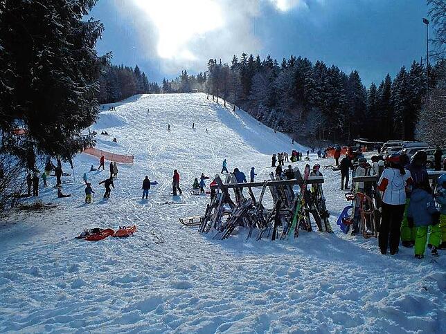 Der Skilift des Schwäbischen Albvereins in Neuhausen ob Eck wird auch in der Saison 2022/23 aufgebaut.