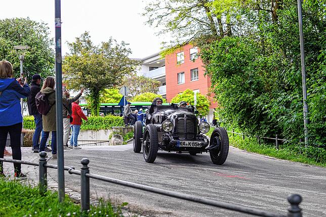 Bild 3: Oldtimerparade in Friedrichshafen lockt zahlreiche Zuschauer – exklusive Bilder!