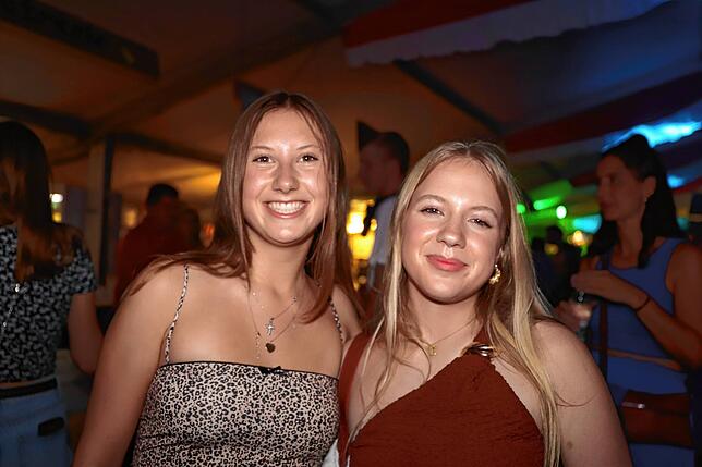 Bild 12: So war die Stimmung beim Aach-Linzer Weinfest