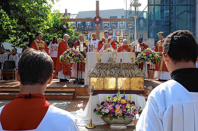 Bild 8: Bilder vom Hochamt des Radolfzeller Hausherrenfestes auf dem Marktplatz