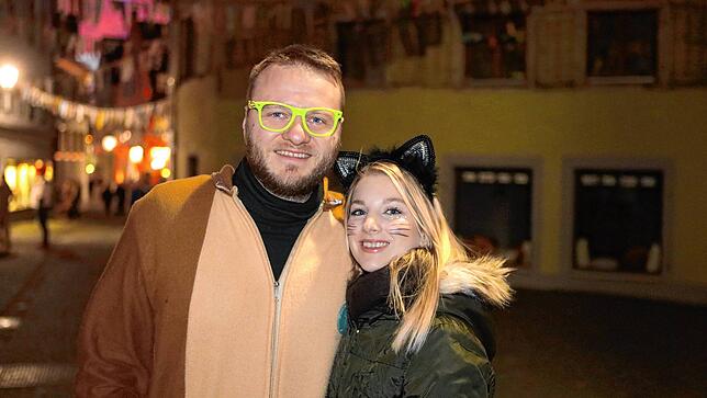 Bild 30: Buntes Treiben in der Niederburg &ndash; Hier sind die Hästräger und Schnurrgruppen unterwegs