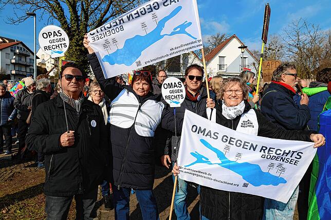Engagieren sich bei Omas gegen Rechts und waren am Wochenende gut unterwegs: (von links) Oskar Gonzales, Andrea Rohde-Brassel, Markus ...