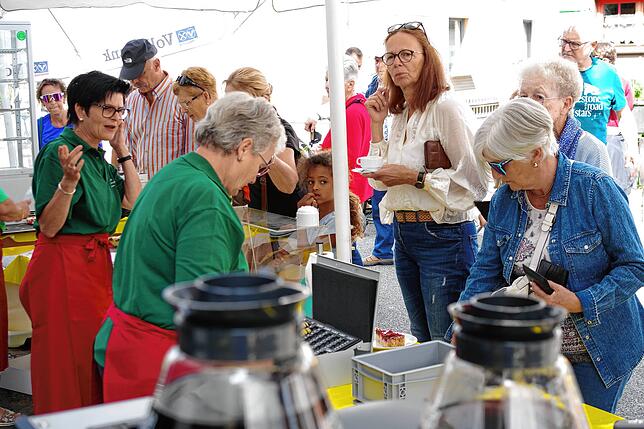 Bild 16: Buntes Programm beim 40. Öhninger Dorffest