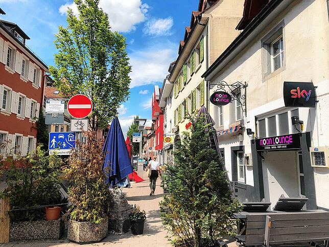 Bild 3: Lärm, Schmutz, Drohungen? Werden die &bdquo;Mini-Discos&ldquo; in der Villinger Färberstraße von einem türkischen Familienclan betrieben? Nun erreichte das Thema den Gemeinderat