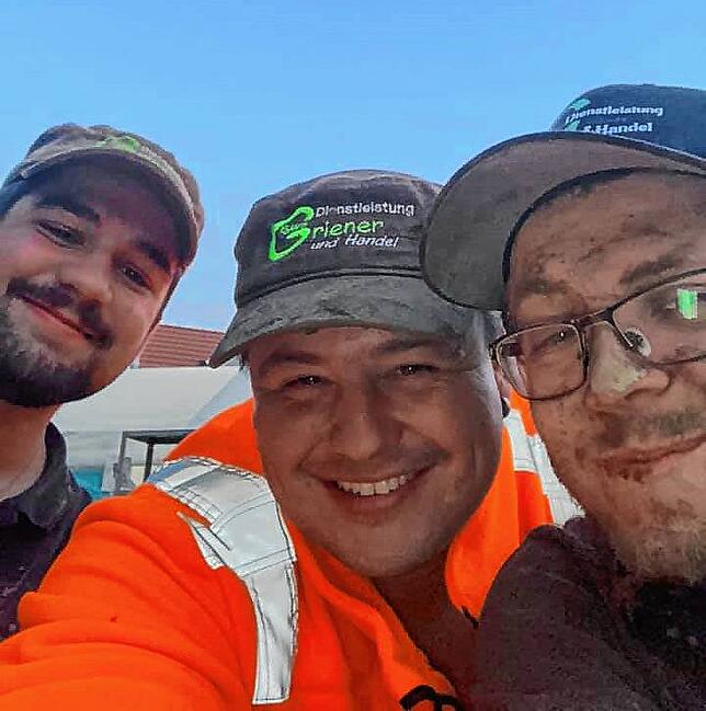 Aufgeräumt: Jonas Matt, Björn Griener und Christoph Bär helfen aktuell in Ahrweiler.