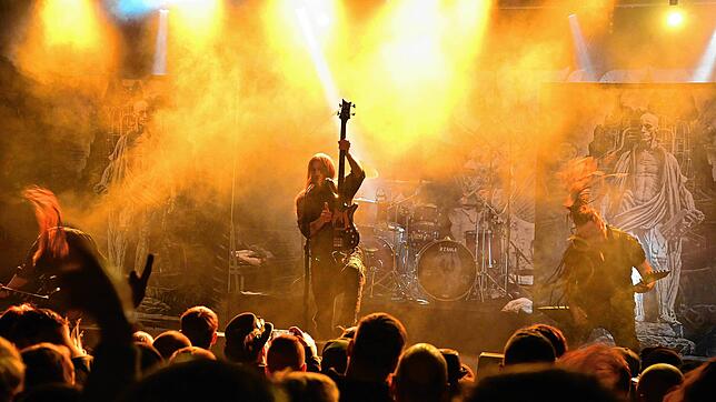 Harte Musik und spektakuläre Shows bieten die Bands jedes Jahr beim Tennenbronner Metalacker.