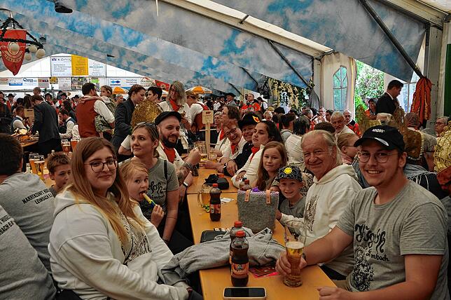 Bild 1: Die schönsten Bilder vom Pfingstmusikfest Jubiläumszug in Leimbach