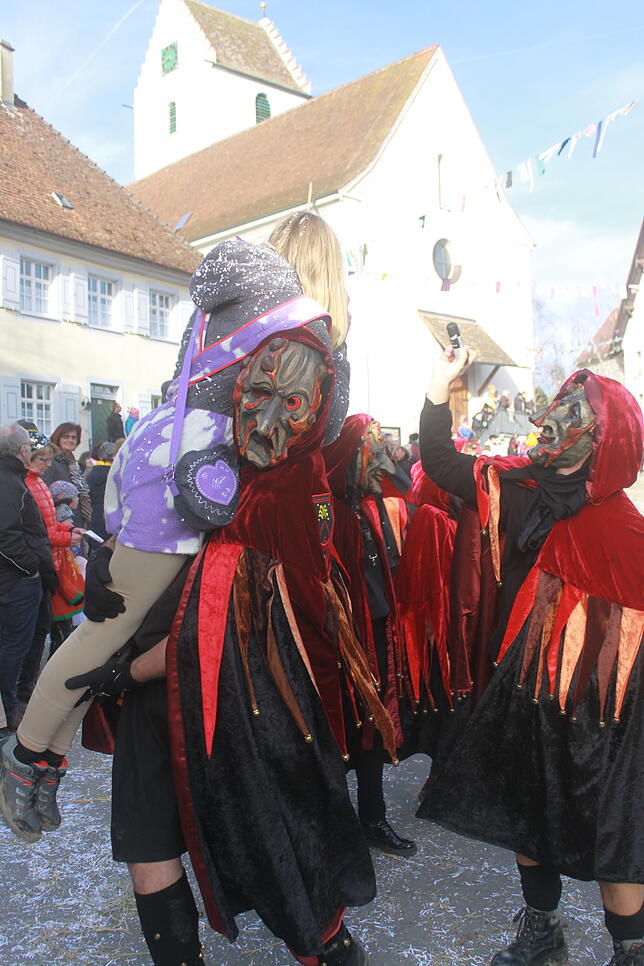 Bild 5: Bilder vom Narrentreffen zum 40. Jubiläum der Kuhsattler aus Hohenfels